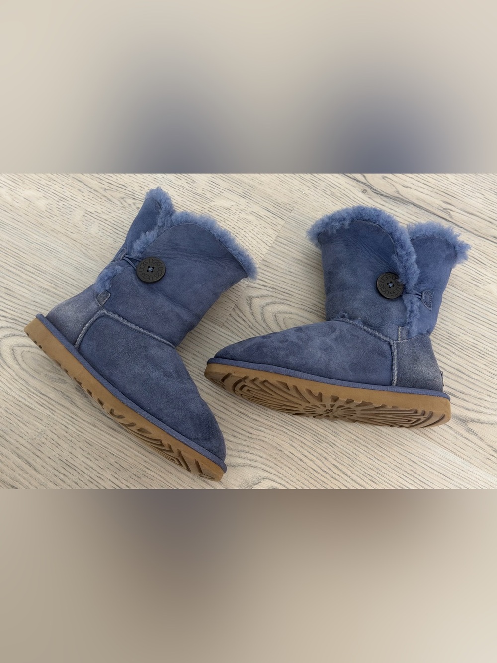 UGG RARE BLUE Y2K Bailey Button Boots 5803 Mid Calf Suede Sheepskin Size 6 EUC